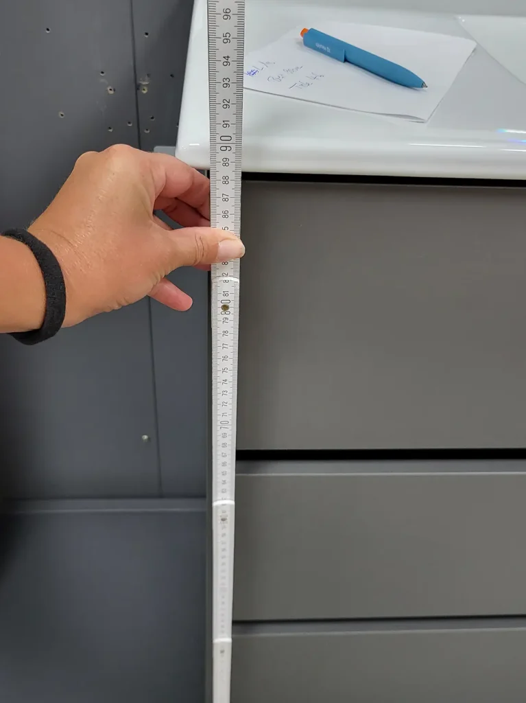 Midiendo mueble para tu casa contenedor