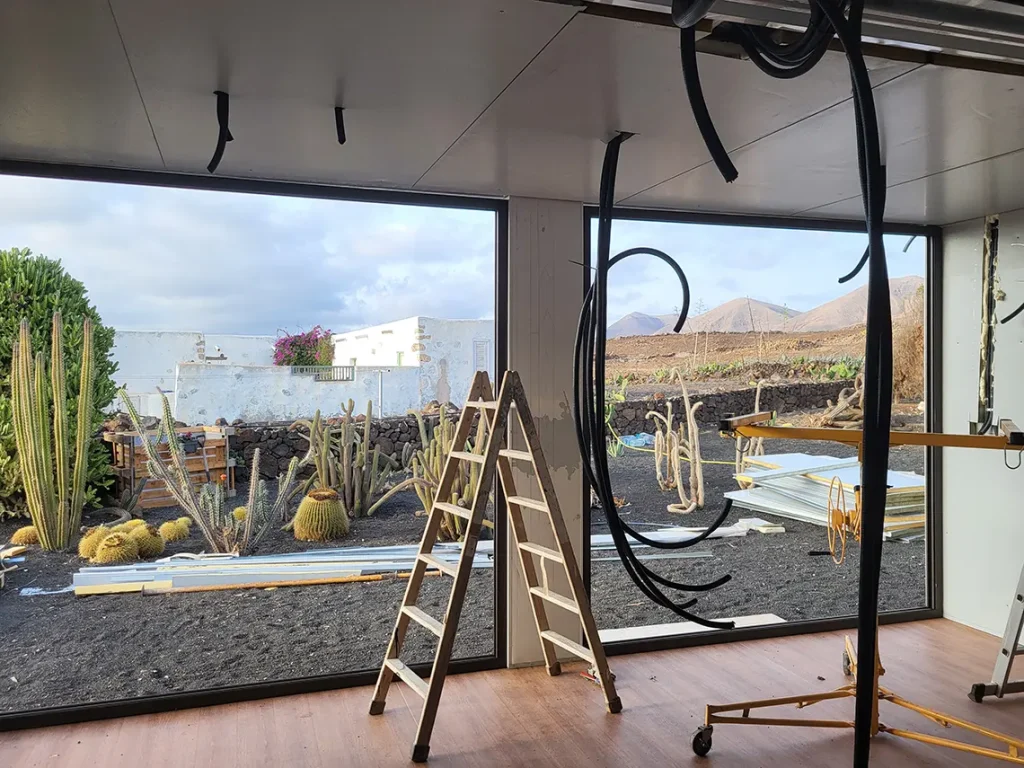 Montando cableado y suelos en mi contenedor