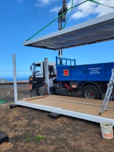 Proceso de instalación y montaje de la Casa Contenedor Piloto de CONcasa CONamor en Lanzarote